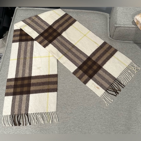 Burberry London Nova Check Cashmere Scarf - Picture 5 of 7